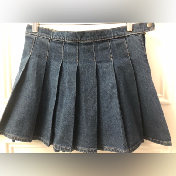 Aritzia Dresses & Skirts - Aritzia Sunday Best Pleated Denim Skirt